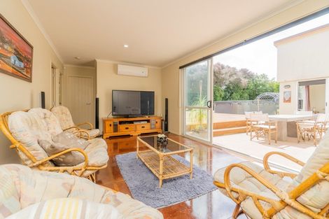 Photo of property in 17 Jenny Lane, Waiuku, 2123