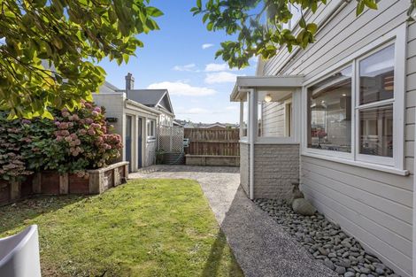 Photo of property in 120 Hargest Crescent, Saint Clair, Dunedin, 9012