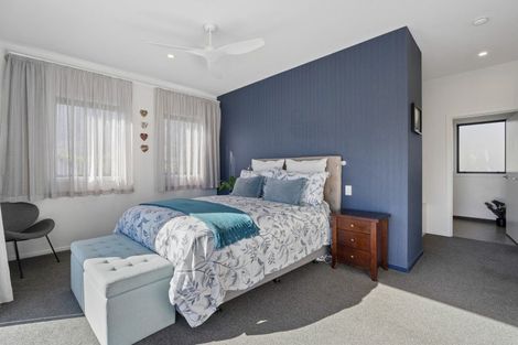 Photo of property in 60 Cunninghams Drive, Jacks Point, Queenstown, 9371