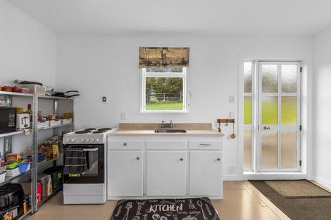 Photo of property in 33 Porter Crescent, Helensville, 0800