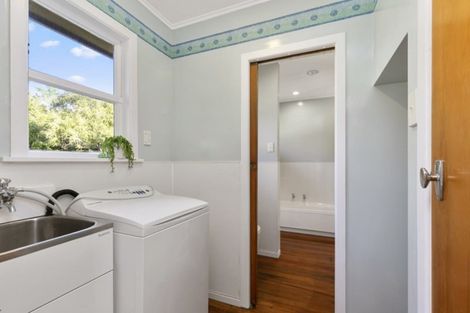 Photo of property in 6 Merritt Way, Newlands, Wellington, 6037