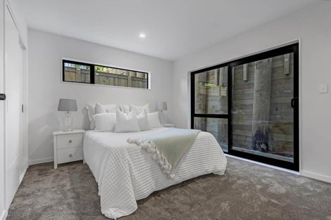 Photo of property in 8b South Lynn Road, Titirangi, Auckland, 0604