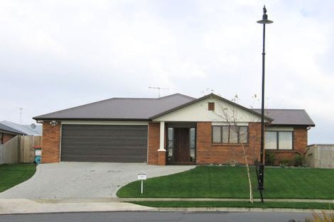 Photo of property in 22 Holford Place, Huntington, Hamilton, 3210