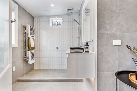 Photo of property in 7 Fairfax Avenue, Northcote, Auckland, 0627