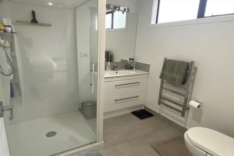 Photo of property in 3d Honeyfield Drive, Whalers Gate, New Plymouth, 4310