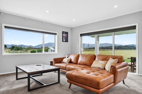 Photo of property in 32 Spencer Lane, Greytown, 5712