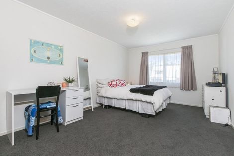 Photo of property in 104 Manhattan Heights, Glendene, Auckland, 0602
