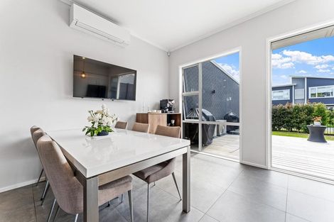 Photo of property in 48 Karepiro Drive, Stanmore Bay, Whangaparaoa, 0932