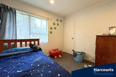 Photo of property in 124 Moire Road, West Harbour, Auckland, 0618