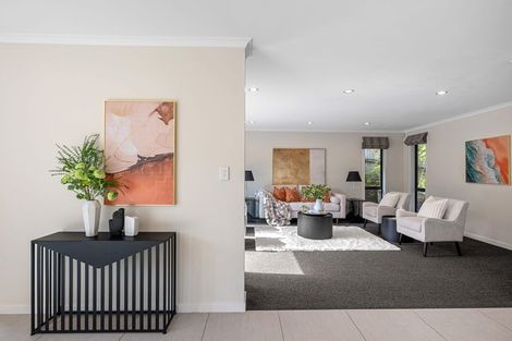 Photo of property in 2 Bintulu Place, Fairview Heights, Auckland, 0632