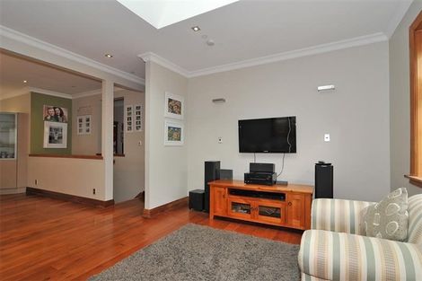 Photo of property in 51 Eden Street, Island Bay, Wellington, 6023