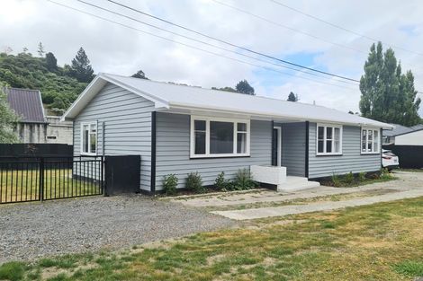 Photo of property in 11 Richard Grove, Stokes Valley, Lower Hutt, 5019