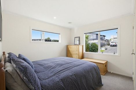 Photo of property in 3 Greenstone Place, Aotea, Porirua, 5024