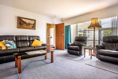 Photo of property in 14 Robert Street, Newlands, Wellington, 6037