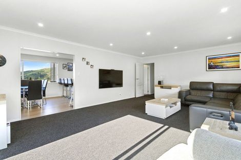 Photo of property in 4 Saint Aidans Way, Tawa, Wellington, 5028