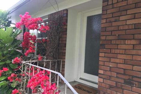 Photo of property in 2/5 Keldale Place, Forrest Hill, Auckland, 0620
