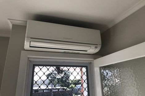 Photo of property in 4a/2 Corrella Road, Belmont, Auckland, 0622