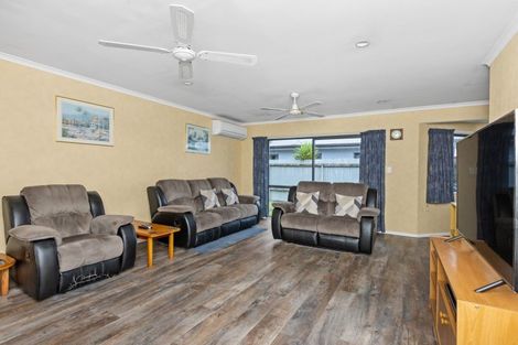 Photo of property in 15a Howard Road, Taradale, Napier, 4112