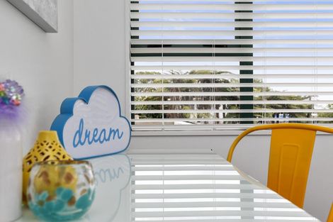 Photo of property in 2 Longview Rise, Massey, Auckland, 0614