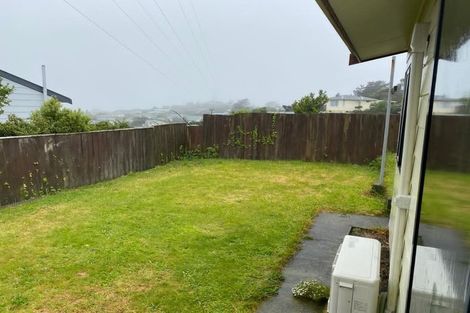 Photo of property in 8a Chetwode Grove, Newlands, Wellington, 6037