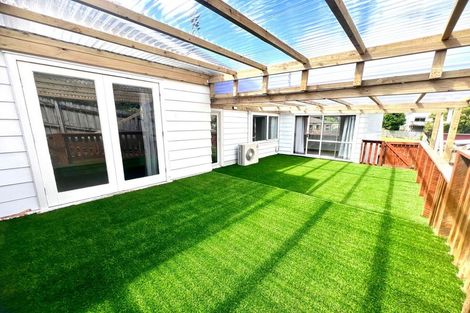 Photo of property in 16 Savoy Road, Glen Eden, Auckland, 0602