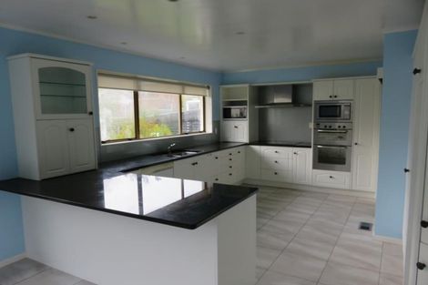 Photo of property in 102 Churton Drive, Churton Park, Wellington, 6037