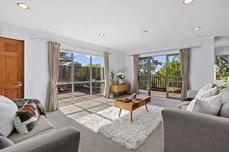 Photo of property in 18 Edgeworth Road, Glenfield, Auckland, 0629