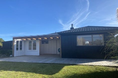 Photo of property in 22 Mahoe Street, Otaki Beach, Otaki, 5512