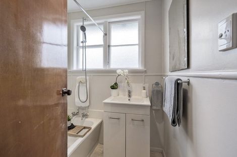 Photo of property in 55 Lismore Street, Merrilands, New Plymouth, 4312