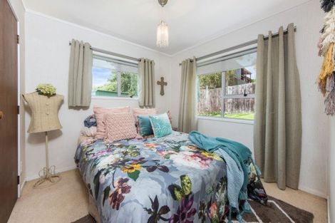 Photo of property in 1/19 Hollyhock Place, Browns Bay, Auckland, 0630