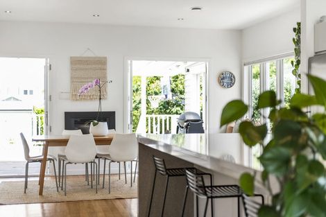 Photo of property in 165 Vauxhall Road, Narrow Neck, Auckland, 0624