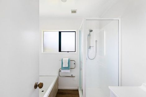 Photo of property in 45 Darren Crescent, Half Moon Bay, Auckland, 2012