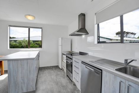 Photo of property in 18 Pohutukawa Drive, Opunake, 4616