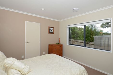 Photo of property in 24 Harbour View Road, Northland, Wellington, 6012