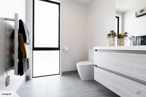 Photo of property in 40 Mount Creighton Crescent, Wanaka, 9305