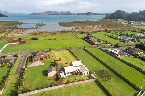 Photo of property in 13 Koromiko Drive, Coromandel, 3506