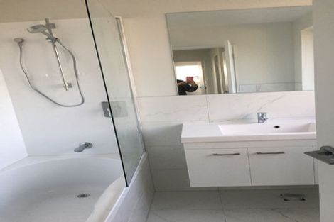 Photo of property in 7b Yeoman Place, Howick, Auckland, 2014