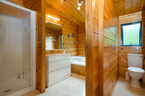 Photo of property in 535 Peak Road, Helensville, 0875