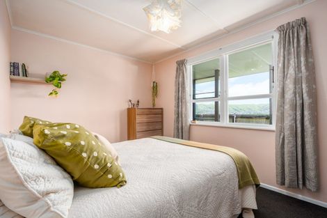 Photo of property in 11 Pauline Way, Paparangi, Wellington, 6037