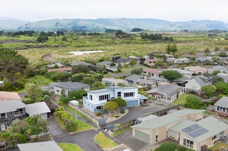 Photo of property in 38 Pharazyn Avenue, Waikanae Beach, Waikanae, 5036