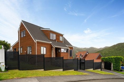 Photo of property in 9 Kapil Grove, Khandallah, Wellington, 6035