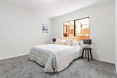 Photo of property in 2/180 Ti Rakau Drive, Pakuranga Heights, Auckland, 2010