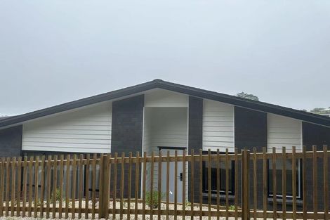 Photo of property in 10 Taurikura Way, Fairview Heights, Auckland, 0632