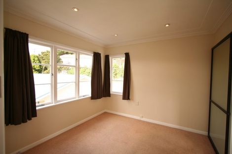 Photo of property in 49 Lyndfield Lane, Newlands, Wellington, 6037