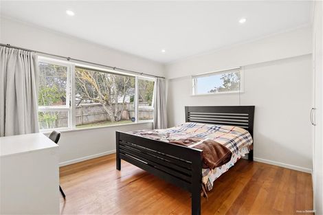 Photo of property in 1 Chatsworth Crescent, Pakuranga Heights, Auckland, 2010