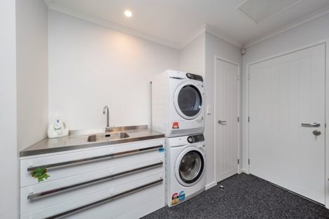 Photo of property in 198 Seaview Road, Westown, New Plymouth, 4310