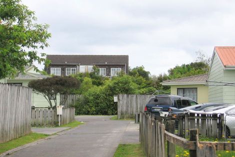 Photo of property in 9 Selak Place, Glen Eden, Auckland, 0602