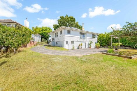 Photo of property in 15 Murray Road, Te Atatu Peninsula, Auckland, 0610
