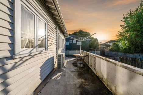 Photo of property in 72 Don Buck Road, Massey, Auckland, 0614