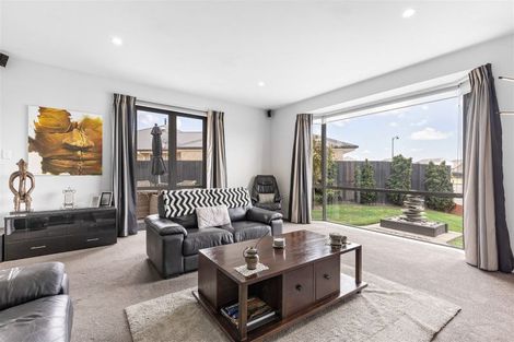 Photo of property in 8 Glen Kerran Close, Broomfield, Christchurch, 8042